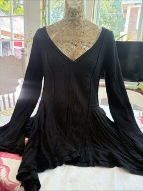 We The Free Black Ribbed V-Neck Flared Tunic